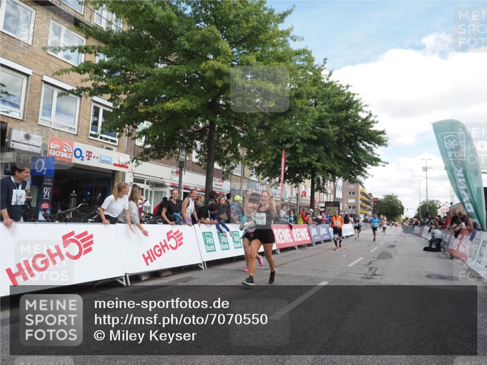15.09.2024 - PSD Bank Halbmarathon Miley Keyser http://msf.ph/oto/7070550 15.09.2024 12:23:57 Ziel 1883, 2403, 2537, 3003, 3075, 3428, 3450 meine-sportfotos.de
