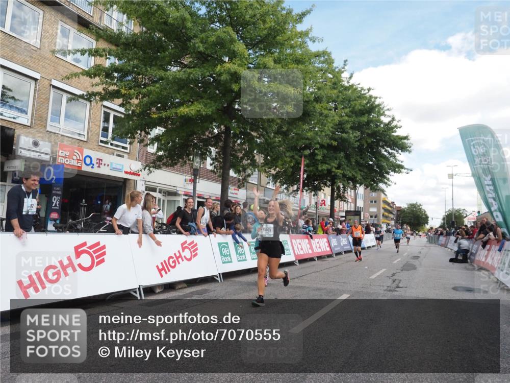 15.09.2024 - PSD Bank Halbmarathon Miley Keyser http://msf.ph/oto/7070555 15.09.2024 12:23:57 Ziel 1883, 2403, 2537, 3003, 3075, 3428, 3450 meine-sportfotos.de