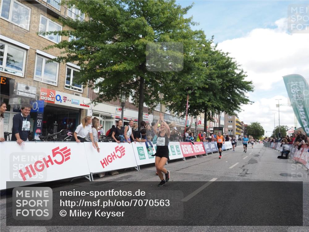 15.09.2024 - PSD Bank Halbmarathon Miley Keyser http://msf.ph/oto/7070563 15.09.2024 12:23:58 Ziel 1883, 2403, 2537, 3003, 3075, 3428, 3450 meine-sportfotos.de