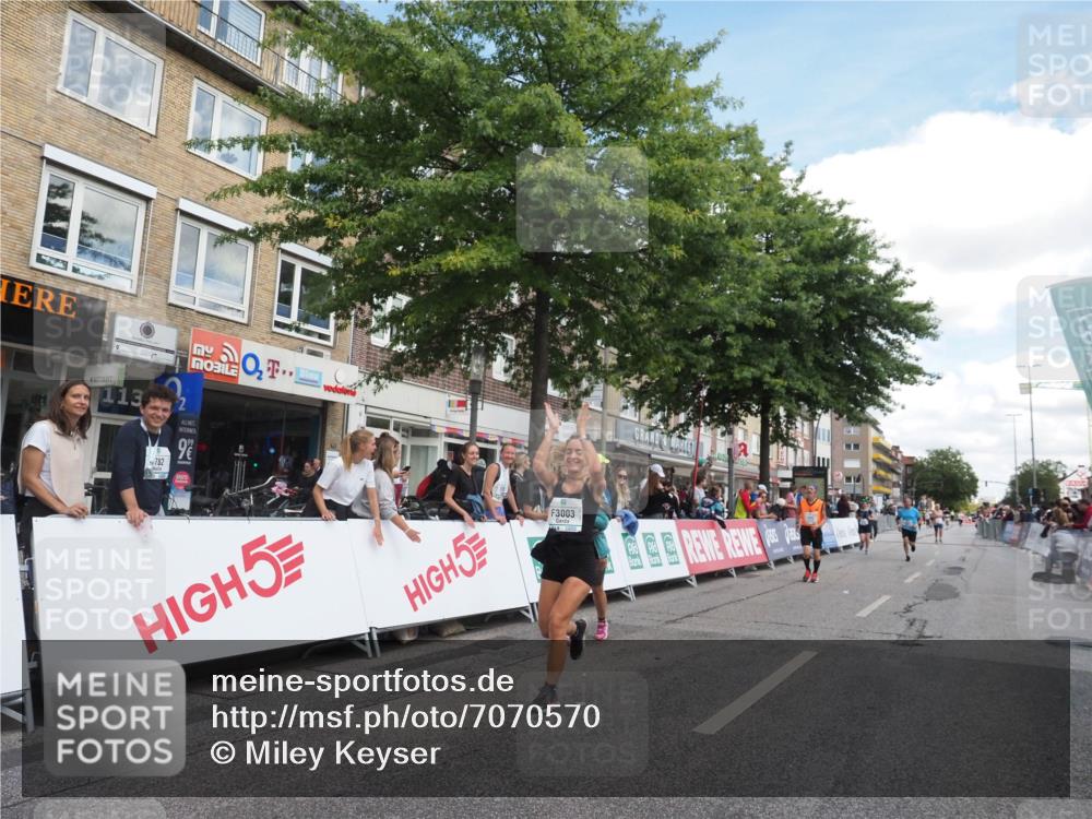 15.09.2024 - PSD Bank Halbmarathon Miley Keyser http://msf.ph/oto/7070570 15.09.2024 12:23:58 Ziel 1883, 2403, 2537, 3003, 3075, 3428, 3450 meine-sportfotos.de