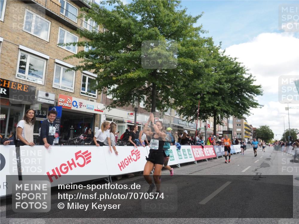 15.09.2024 - PSD Bank Halbmarathon Miley Keyser http://msf.ph/oto/7070574 15.09.2024 12:23:58 Ziel 1883, 2403, 2537, 3003, 3075, 3428, 3450 meine-sportfotos.de