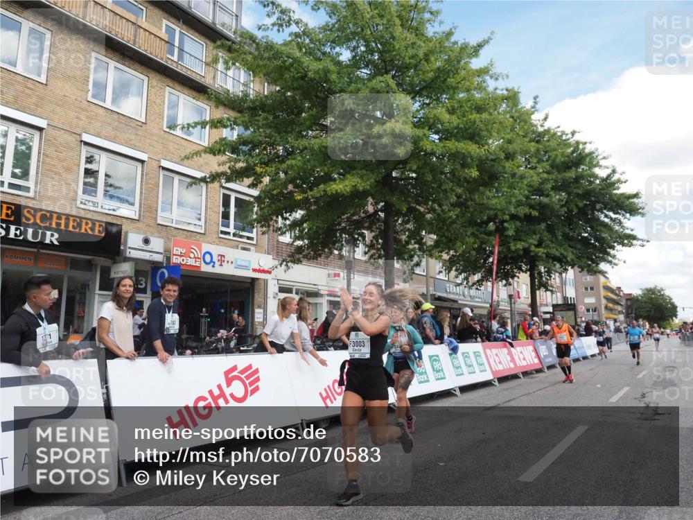 15.09.2024 - PSD Bank Halbmarathon Miley Keyser http://msf.ph/oto/7070583 15.09.2024 12:23:58 Ziel 1883, 2403, 2537, 3003, 3075, 3428, 3450 meine-sportfotos.de