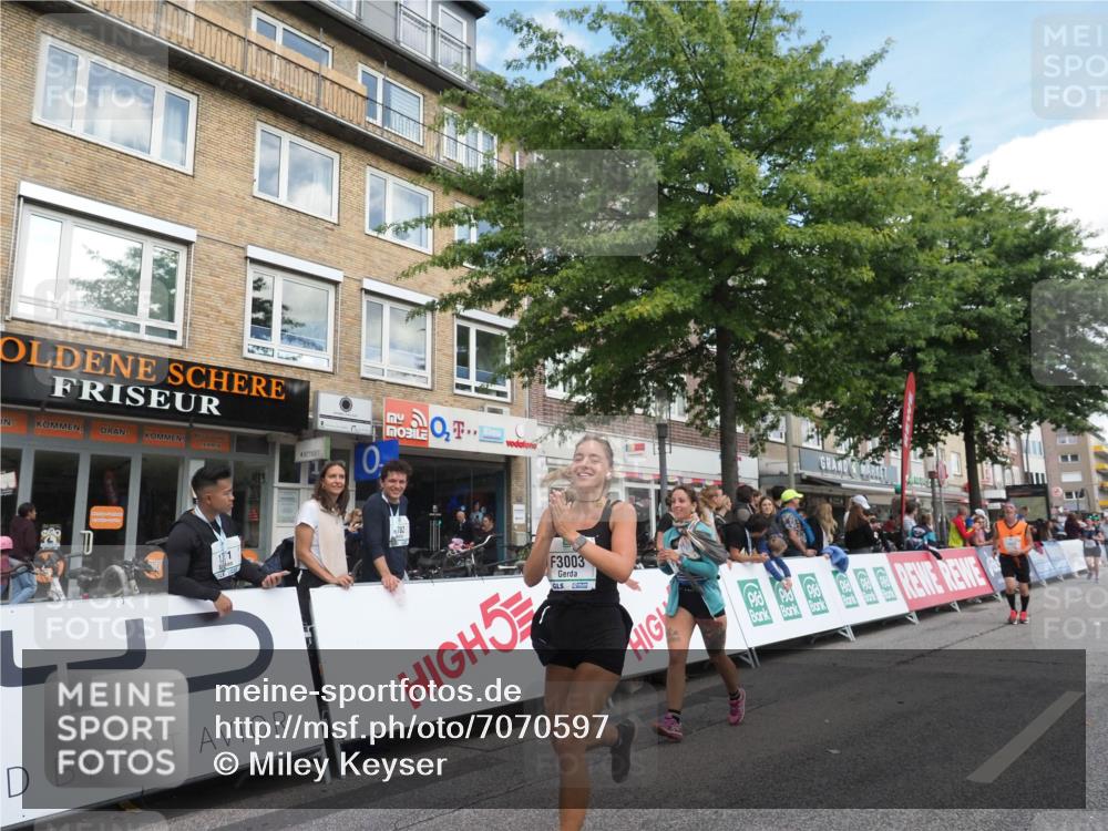 15.09.2024 - PSD Bank Halbmarathon Miley Keyser http://msf.ph/oto/7070597 15.09.2024 12:23:59 Ziel 1883, 2537, 3003, 3075, 3222, 3428 meine-sportfotos.de