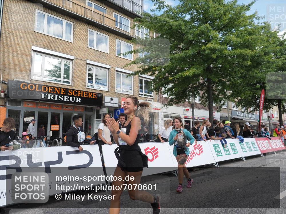15.09.2024 - PSD Bank Halbmarathon Miley Keyser http://msf.ph/oto/7070601 15.09.2024 12:23:59 Ziel 1883, 2537, 3003, 3075, 3222, 3428 meine-sportfotos.de