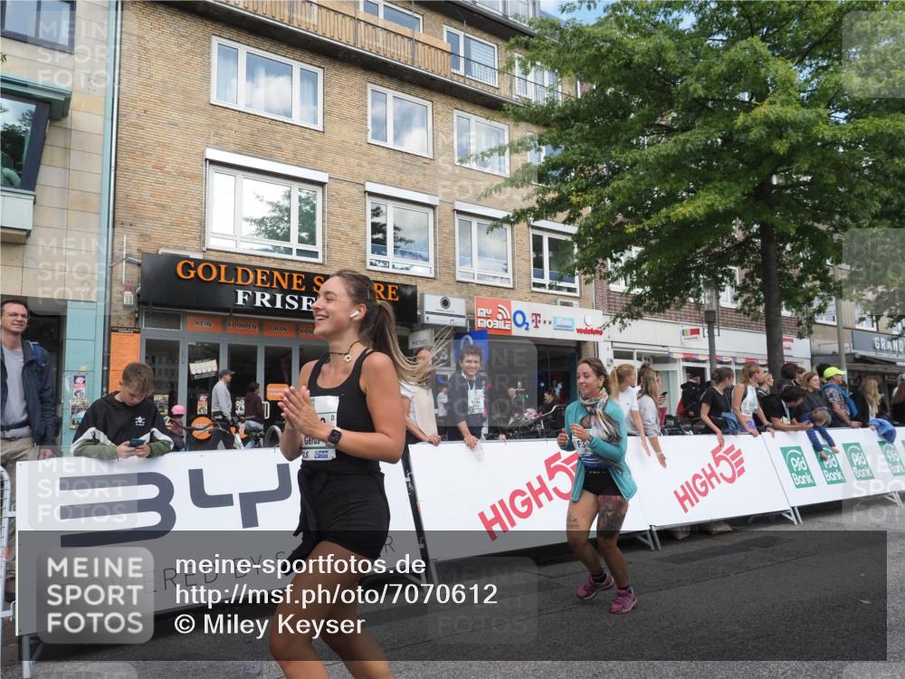 15.09.2024 - PSD Bank Halbmarathon Miley Keyser http://msf.ph/oto/7070612 15.09.2024 12:23:59 Ziel 1883, 2537, 3003, 3075, 3222, 3428 meine-sportfotos.de