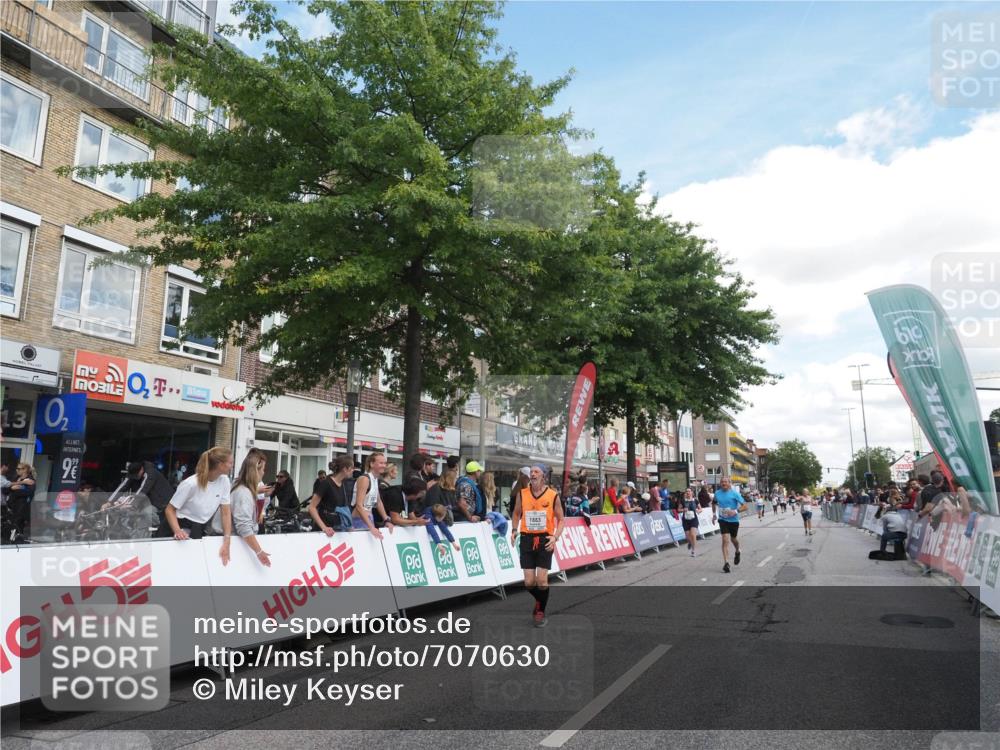 15.09.2024 - PSD Bank Halbmarathon Miley Keyser http://msf.ph/oto/7070630 15.09.2024 12:24:01 Ziel 1883, 2537, 3003, 3075, 3222, 3428 meine-sportfotos.de