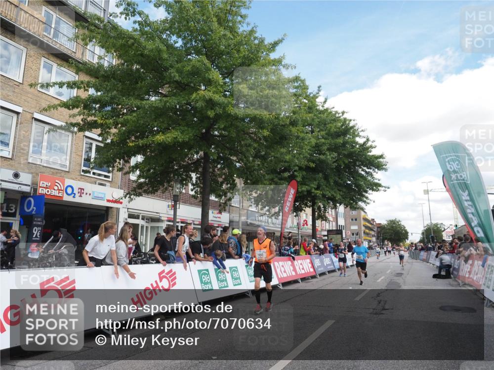 15.09.2024 - PSD Bank Halbmarathon Miley Keyser http://msf.ph/oto/7070634 15.09.2024 12:24:01 Ziel 1883, 2537, 3003, 3075, 3222, 3428 meine-sportfotos.de