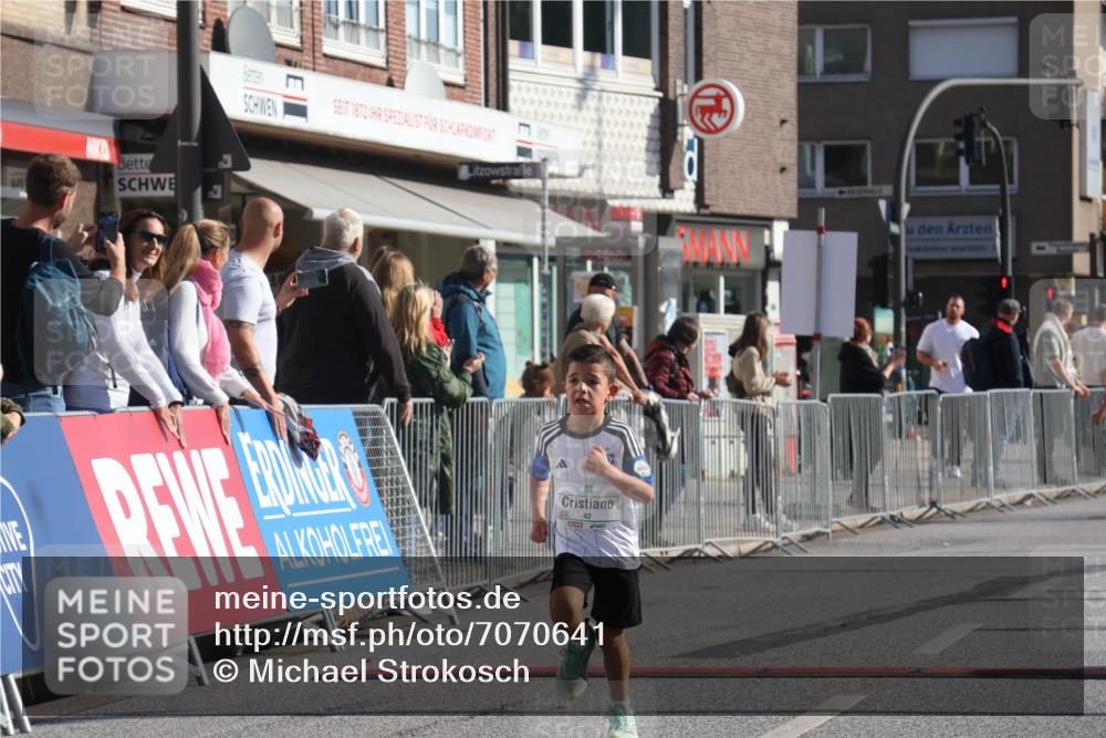 15.09.2024 - PSD Bank Halbmarathon Michael Strokosch http://msf.ph/oto/7070641 15.09.2024 10:26:55 Ziel 18, 42, 69, 75, 82, 215, 270, 284, 294 meine-sportfotos.de