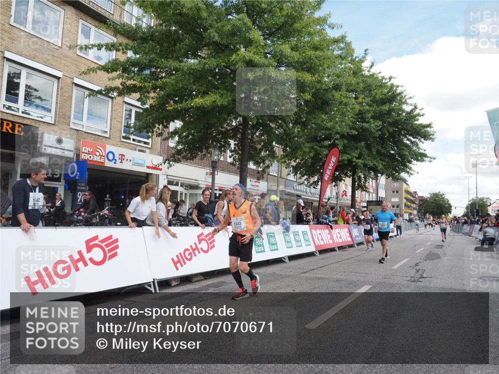15.09.2024 - PSD Bank Halbmarathon Miley Keyser http://msf.ph/oto/7070671 15.09.2024 12:24:02 Ziel 1883, 2537, 3003, 3075, 3222, 3428 meine-sportfotos.de