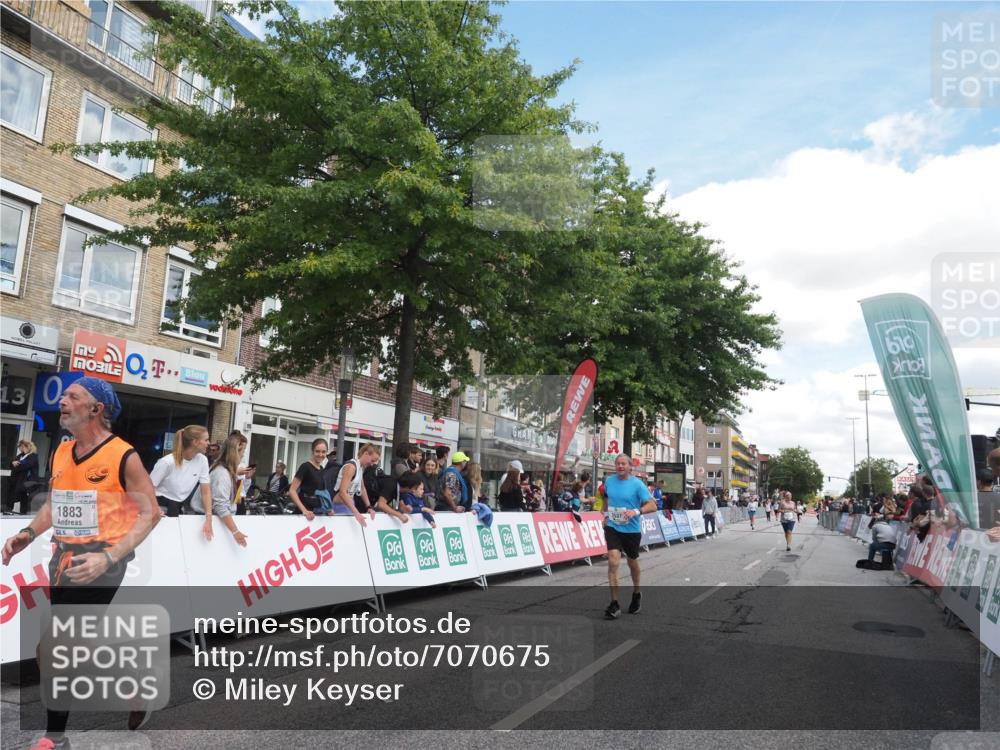 15.09.2024 - PSD Bank Halbmarathon Miley Keyser http://msf.ph/oto/7070675 15.09.2024 12:24:03 Ziel 1883, 2527, 2537, 3003, 3075, 3222, 3428, 3543 meine-sportfotos.de