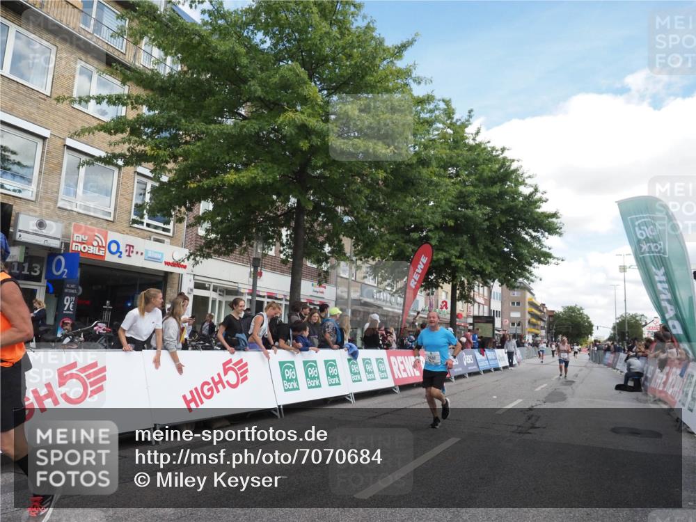 15.09.2024 - PSD Bank Halbmarathon Miley Keyser http://msf.ph/oto/7070684 15.09.2024 12:24:03 Ziel 1883, 2527, 2537, 3003, 3075, 3222, 3428, 3543 meine-sportfotos.de