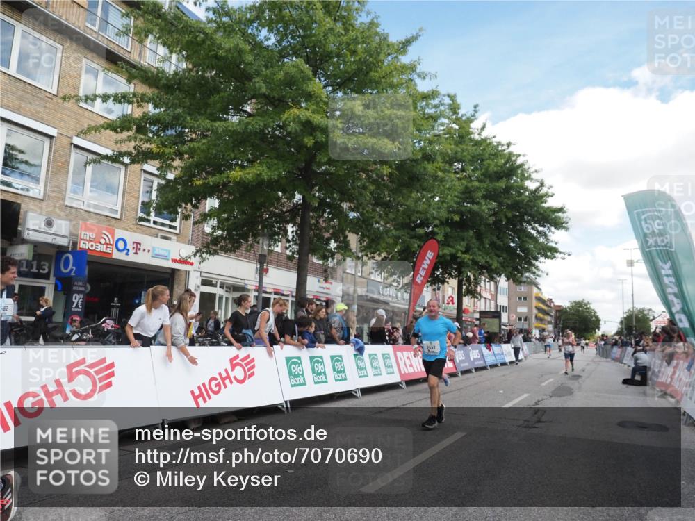 15.09.2024 - PSD Bank Halbmarathon Miley Keyser http://msf.ph/oto/7070690 15.09.2024 12:24:03 Ziel 1883, 2527, 2537, 3003, 3075, 3222, 3428, 3543 meine-sportfotos.de