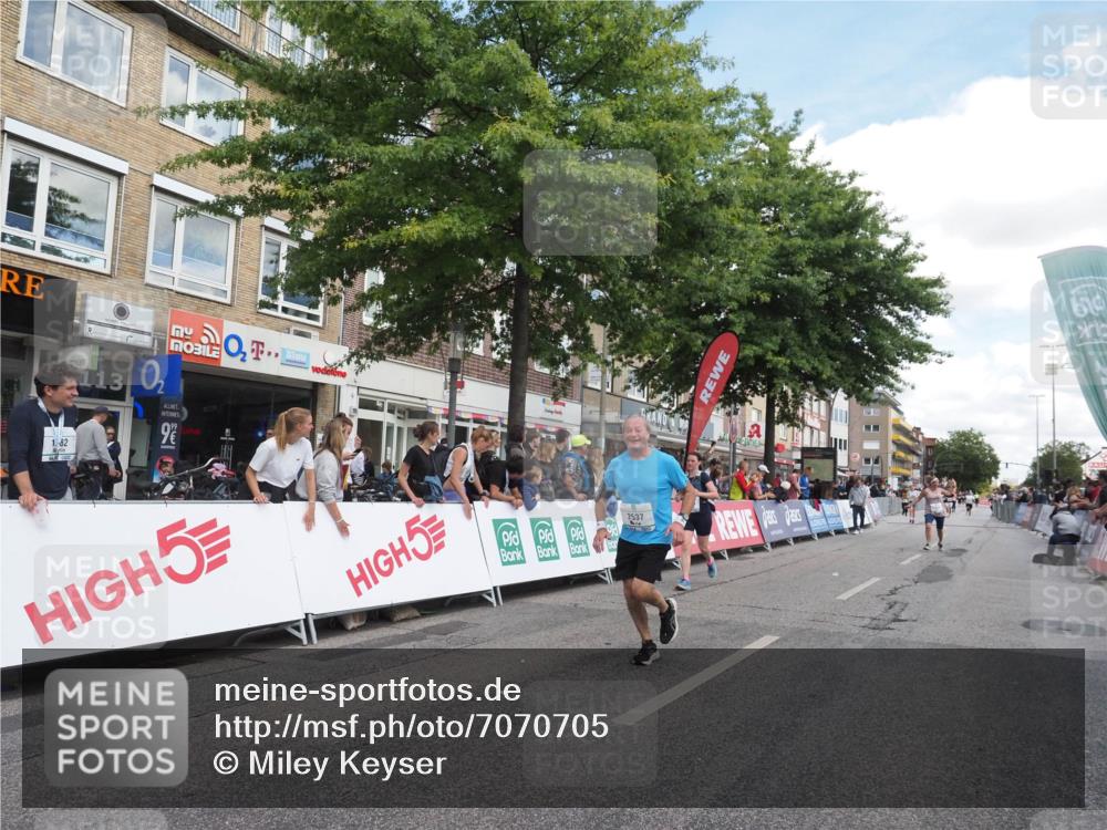 15.09.2024 - PSD Bank Halbmarathon Miley Keyser http://msf.ph/oto/7070705 15.09.2024 12:24:04 Ziel 1883, 2527, 2537, 3003, 3075, 3222, 3428, 3543 meine-sportfotos.de