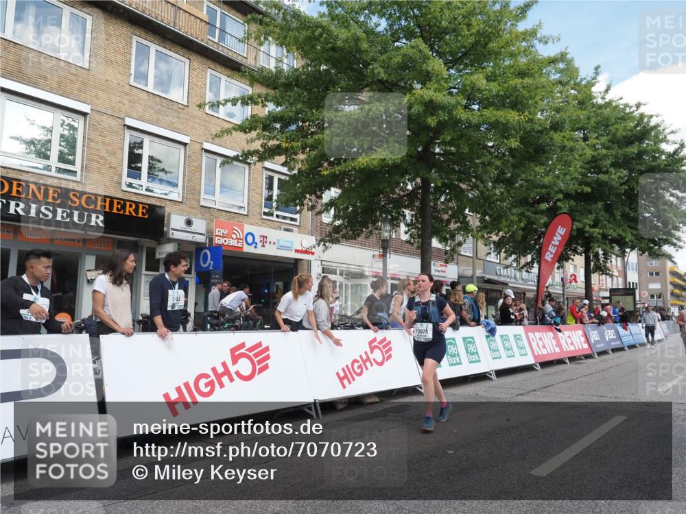 15.09.2024 - PSD Bank Halbmarathon Miley Keyser http://msf.ph/oto/7070723 15.09.2024 12:24:05 Ziel 1883, 2527, 2537, 3003, 3075, 3222, 3428, 3452, 3543 meine-sportfotos.de