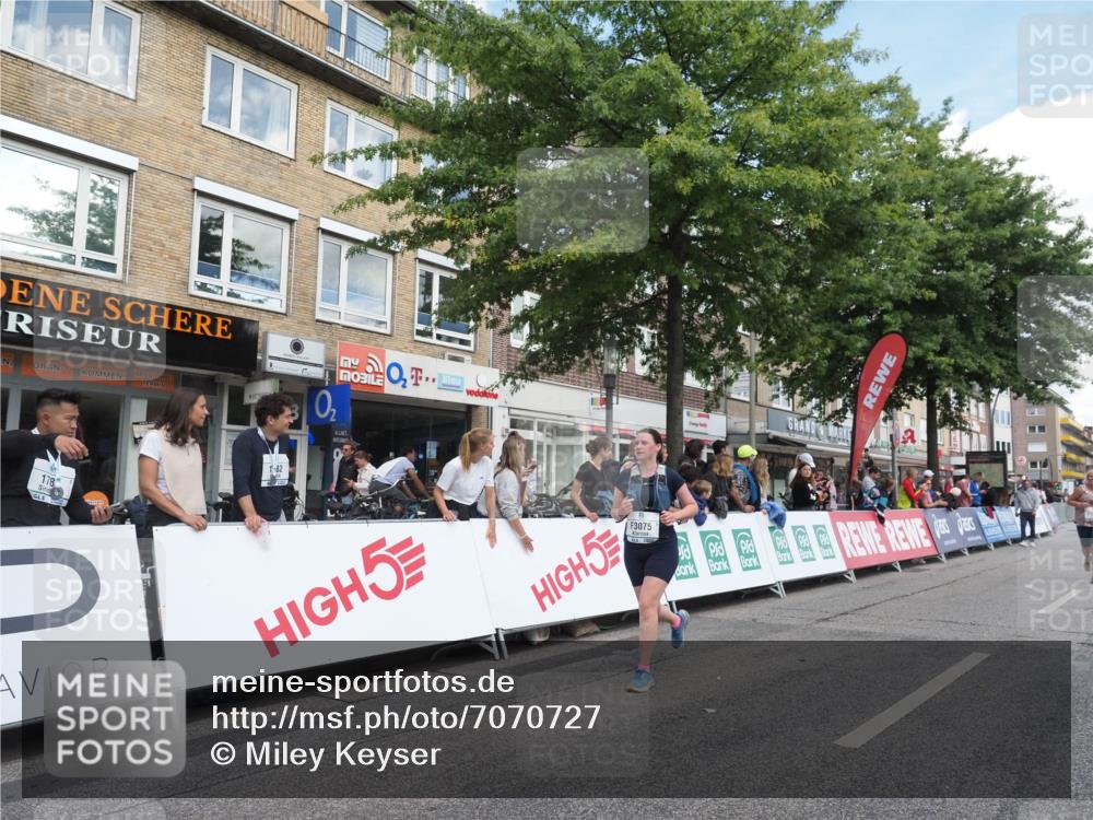15.09.2024 - PSD Bank Halbmarathon Miley Keyser http://msf.ph/oto/7070727 15.09.2024 12:24:05 Ziel 1883, 2527, 2537, 3003, 3075, 3222, 3428, 3452, 3543 meine-sportfotos.de