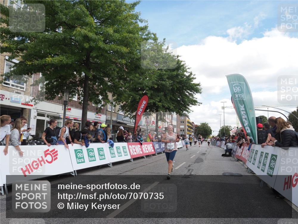 15.09.2024 - PSD Bank Halbmarathon Miley Keyser http://msf.ph/oto/7070735 15.09.2024 12:24:08 Ziel 1883, 2527, 2537, 3003, 3075, 3222, 3428, 3452, 3543 meine-sportfotos.de
