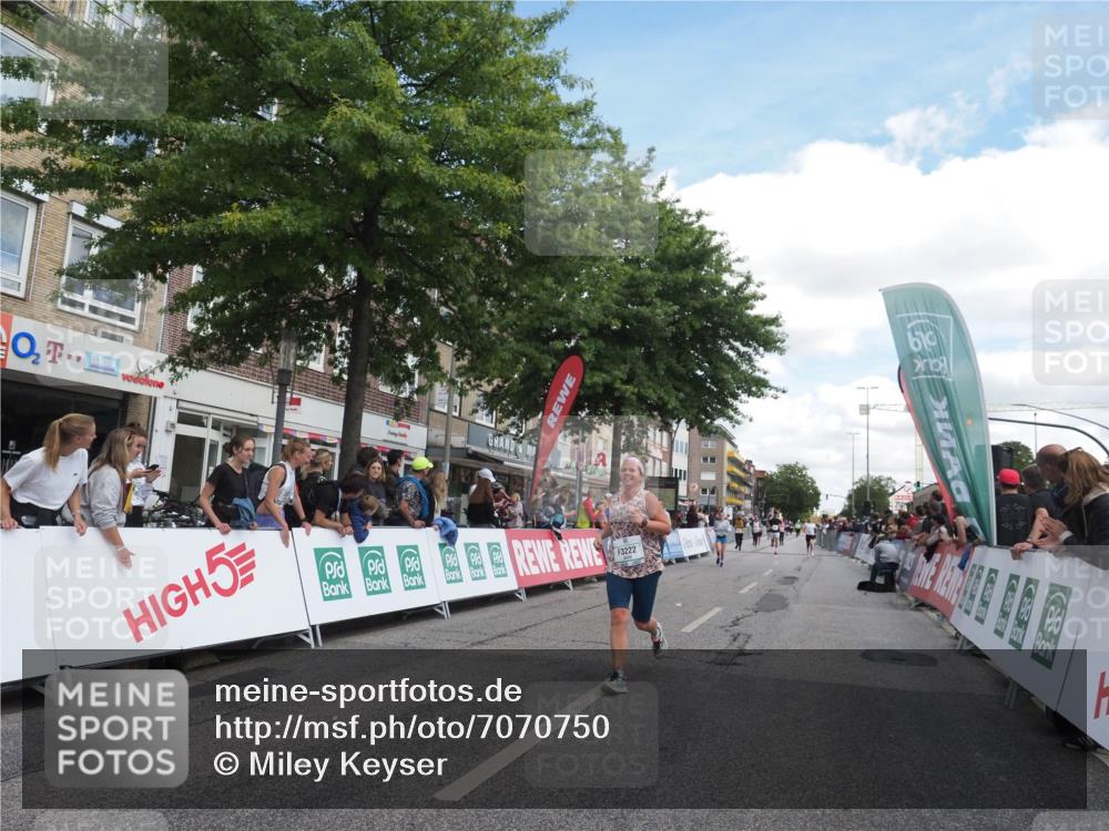 15.09.2024 - PSD Bank Halbmarathon Miley Keyser http://msf.ph/oto/7070750 15.09.2024 12:24:08 Ziel 1883, 2527, 2537, 3003, 3075, 3222, 3428, 3452, 3543 meine-sportfotos.de