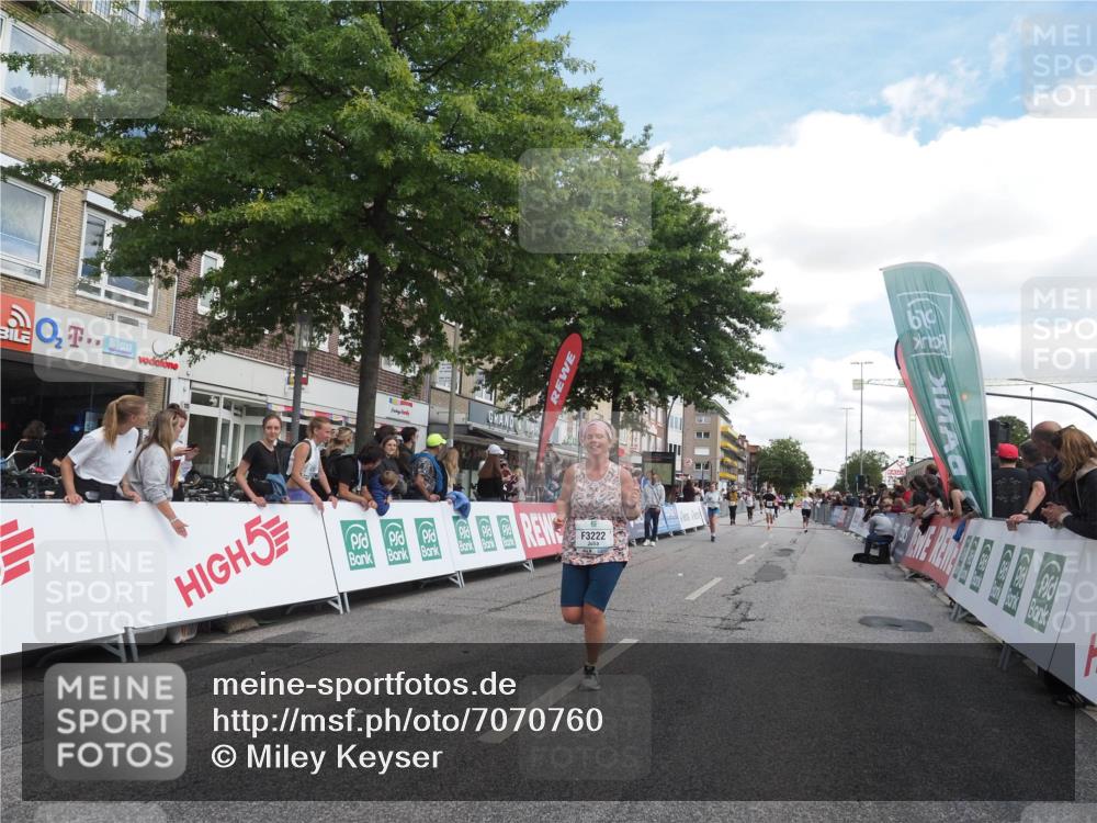15.09.2024 - PSD Bank Halbmarathon Miley Keyser http://msf.ph/oto/7070760 15.09.2024 12:24:08 Ziel 1883, 2527, 2537, 3003, 3075, 3222, 3428, 3452, 3543 meine-sportfotos.de