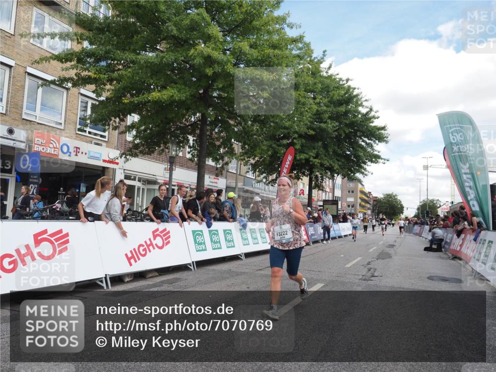 15.09.2024 - PSD Bank Halbmarathon Miley Keyser http://msf.ph/oto/7070769 15.09.2024 12:24:09 Ziel 1883, 1997, 2527, 2537, 3003, 3008, 3075, 3222, 3428, 3452, 3543 meine-sportfotos.de