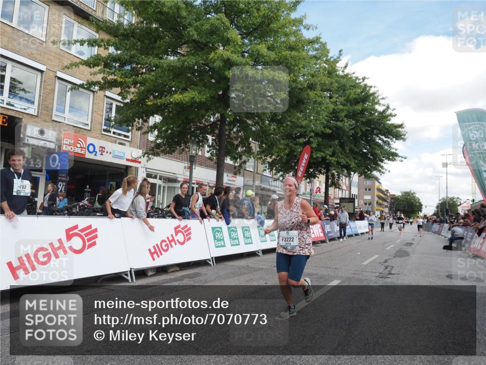 15.09.2024 - PSD Bank Halbmarathon Miley Keyser http://msf.ph/oto/7070773 15.09.2024 12:24:09 Ziel 1883, 1997, 2527, 2537, 3003, 3008, 3075, 3222, 3428, 3452, 3543 meine-sportfotos.de