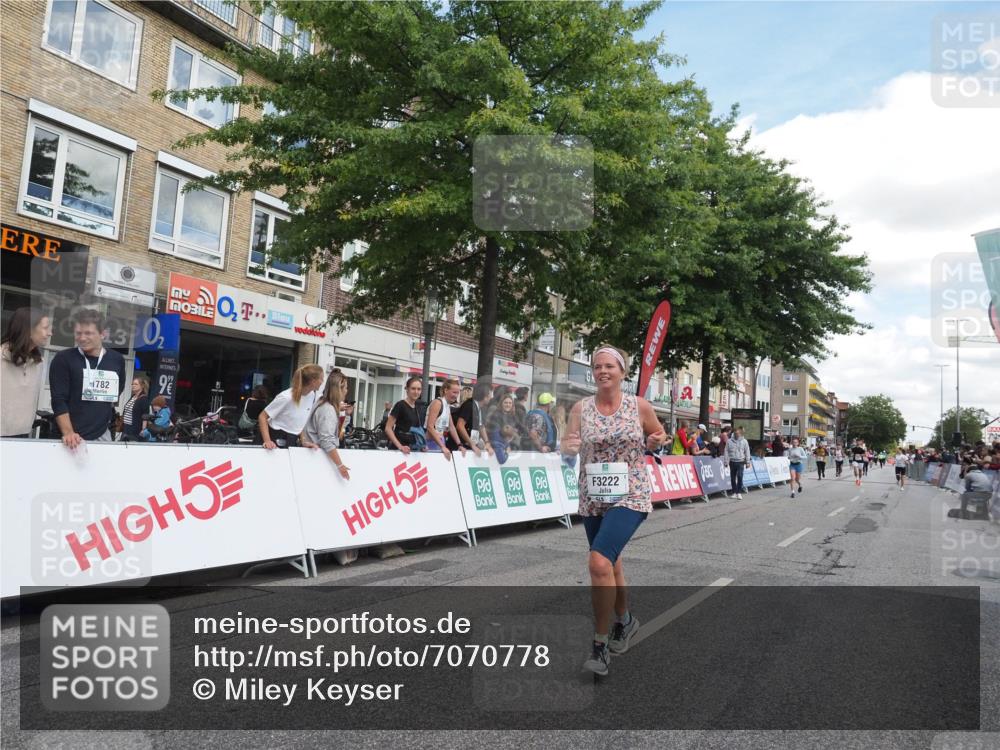 15.09.2024 - PSD Bank Halbmarathon Miley Keyser http://msf.ph/oto/7070778 15.09.2024 12:24:09 Ziel 1883, 1997, 2527, 2537, 3003, 3008, 3075, 3222, 3428, 3452, 3543 meine-sportfotos.de