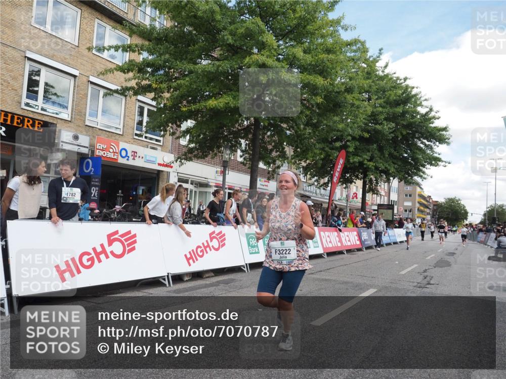 15.09.2024 - PSD Bank Halbmarathon Miley Keyser http://msf.ph/oto/7070787 15.09.2024 12:24:09 Ziel 1883, 1997, 2527, 2537, 3003, 3008, 3075, 3222, 3428, 3452, 3543 meine-sportfotos.de