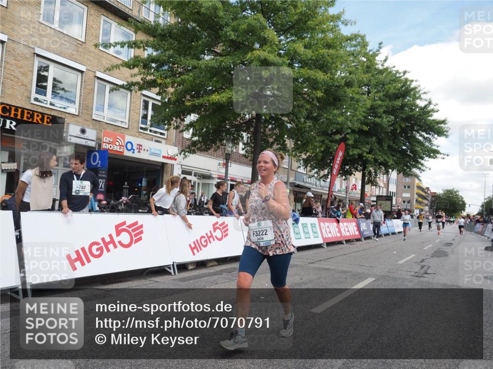 15.09.2024 - PSD Bank Halbmarathon Miley Keyser http://msf.ph/oto/7070791 15.09.2024 12:24:09 Ziel 1883, 1997, 2527, 2537, 3003, 3008, 3075, 3222, 3428, 3452, 3543 meine-sportfotos.de