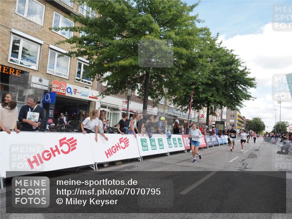 15.09.2024 - PSD Bank Halbmarathon Miley Keyser http://msf.ph/oto/7070795 15.09.2024 12:24:13 Ziel 1765, 1883, 1997, 2527, 2537, 3008, 3075, 3222, 3256, 3371, 3452, 3543 meine-sportfotos.de