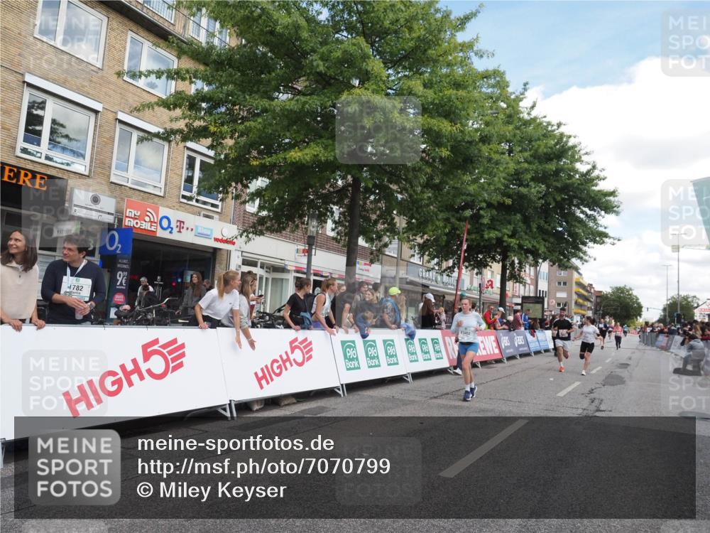 15.09.2024 - PSD Bank Halbmarathon Miley Keyser http://msf.ph/oto/7070799 15.09.2024 12:24:13 Ziel 1765, 1883, 1997, 2527, 2537, 3008, 3075, 3222, 3256, 3371, 3452, 3543 meine-sportfotos.de