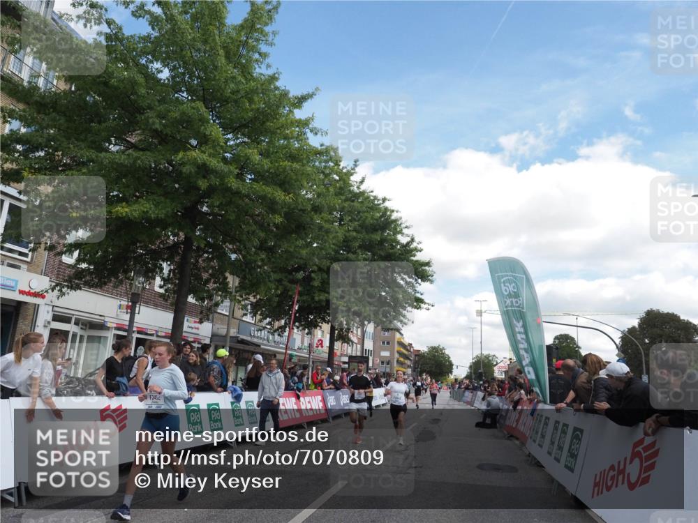 15.09.2024 - PSD Bank Halbmarathon Miley Keyser http://msf.ph/oto/7070809 15.09.2024 12:24:15 Ziel 1765, 1883, 1997, 2081, 2527, 2537, 3008, 3075, 3222, 3256, 3371, 3452, 3543 meine-sportfotos.de