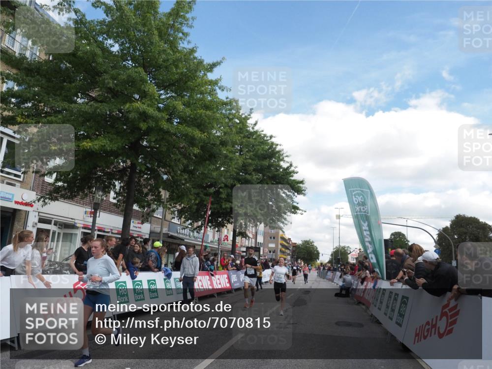 15.09.2024 - PSD Bank Halbmarathon Miley Keyser http://msf.ph/oto/7070815 15.09.2024 12:24:15 Ziel 1765, 1883, 1997, 2081, 2527, 2537, 3008, 3075, 3222, 3256, 3371, 3452, 3543 meine-sportfotos.de
