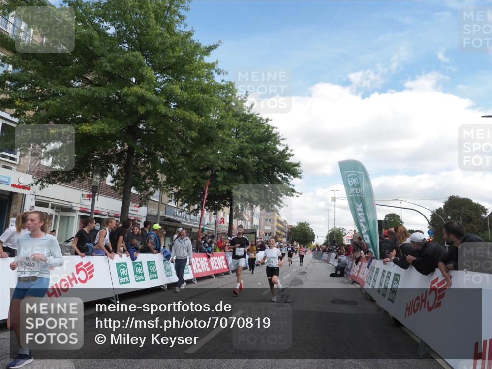 15.09.2024 - PSD Bank Halbmarathon Miley Keyser http://msf.ph/oto/7070819 15.09.2024 12:24:15 Ziel 1765, 1883, 1997, 2081, 2527, 2537, 3008, 3075, 3222, 3256, 3371, 3452, 3543 meine-sportfotos.de
