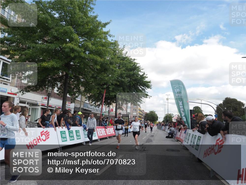 15.09.2024 - PSD Bank Halbmarathon Miley Keyser http://msf.ph/oto/7070823 15.09.2024 12:24:15 Ziel 1765, 1883, 1997, 2081, 2527, 2537, 3008, 3075, 3222, 3256, 3371, 3452, 3543 meine-sportfotos.de