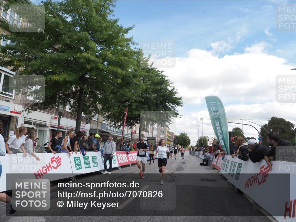 15.09.2024 - PSD Bank Halbmarathon Miley Keyser http://msf.ph/oto/7070826 15.09.2024 12:24:15 Ziel 1765, 1883, 1997, 2081, 2527, 2537, 3008, 3075, 3222, 3256, 3371, 3452, 3543 meine-sportfotos.de