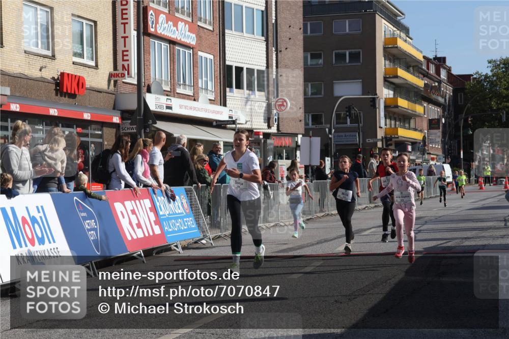 15.09.2024 - PSD Bank Halbmarathon Michael Strokosch http://msf.ph/oto/7070847 15.09.2024 10:27:14 Ziel 18, 48, 75, 82, 87, 136, 139, 167, 174, 198, 210, 219, 233, 268, 272, 294 meine-sportfotos.de