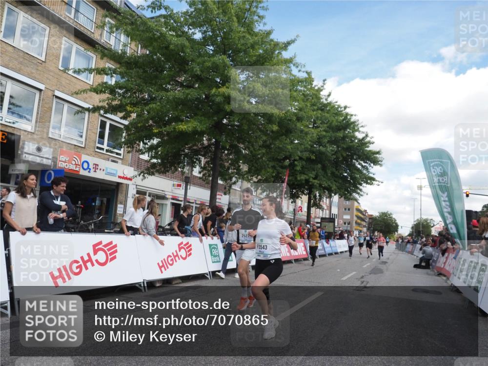 15.09.2024 - PSD Bank Halbmarathon Miley Keyser http://msf.ph/oto/7070865 15.09.2024 12:24:16 Ziel 1765, 1883, 1997, 2081, 2527, 3008, 3075, 3222, 3256, 3371, 3452, 3543 meine-sportfotos.de
