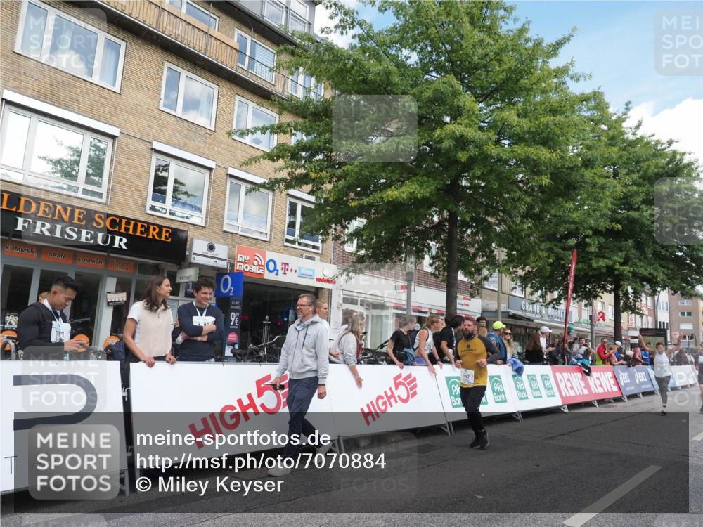 15.09.2024 - PSD Bank Halbmarathon Miley Keyser http://msf.ph/oto/7070884 15.09.2024 12:24:19 Ziel 1765, 1997, 2081, 2527, 3008, 3075, 3222, 3256, 3339, 3371, 3452, 3543 meine-sportfotos.de