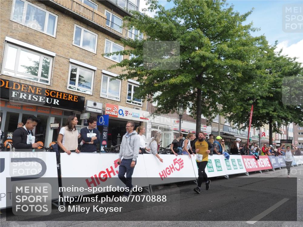 15.09.2024 - PSD Bank Halbmarathon Miley Keyser http://msf.ph/oto/7070888 15.09.2024 12:24:19 Ziel 1765, 1997, 2081, 2527, 3008, 3075, 3222, 3256, 3339, 3371, 3452, 3543 meine-sportfotos.de