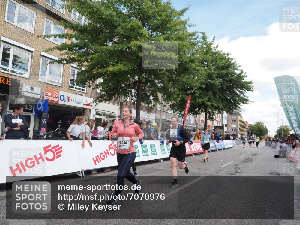 15.09.2024 - PSD Bank Halbmarathon Miley Keyser http://msf.ph/oto/7070976 15.09.2024 12:24:22 Ziel 1765, 1997, 2081, 2527, 3008, 3256, 3339, 3371, 3452, 3543 meine-sportfotos.de
