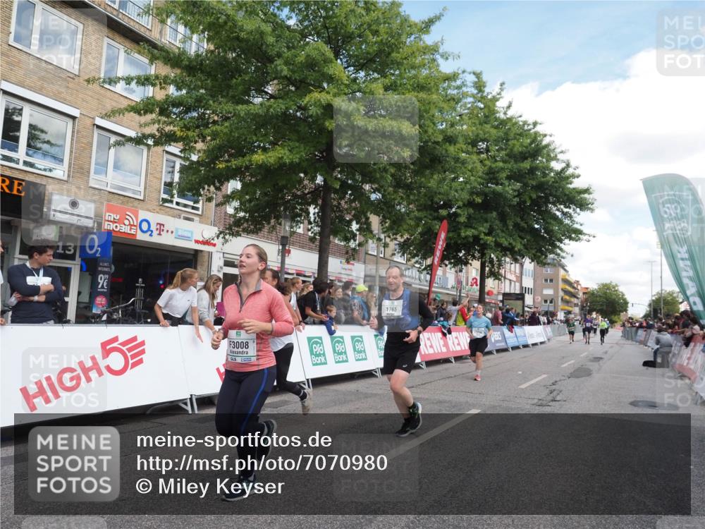 15.09.2024 - PSD Bank Halbmarathon Miley Keyser http://msf.ph/oto/7070980 15.09.2024 12:24:22 Ziel 1765, 1997, 2081, 2527, 3008, 3256, 3339, 3371, 3452, 3543 meine-sportfotos.de
