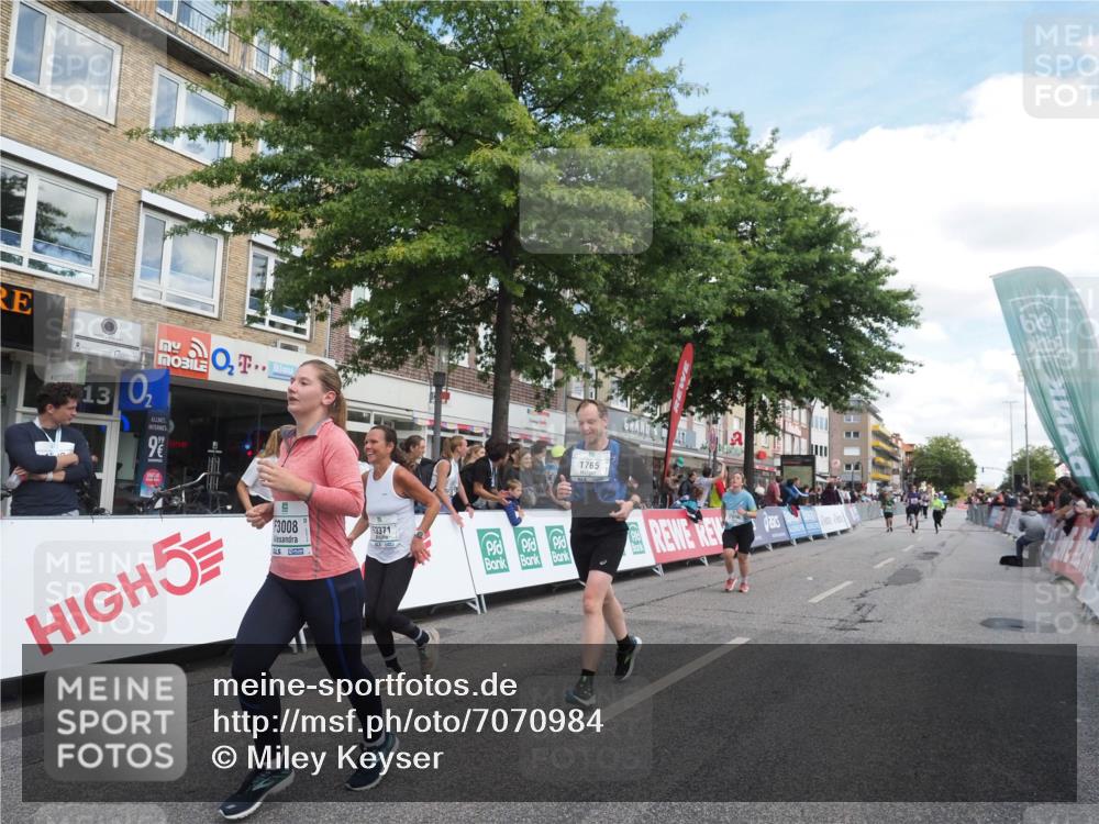 15.09.2024 - PSD Bank Halbmarathon Miley Keyser http://msf.ph/oto/7070984 15.09.2024 12:24:22 Ziel 1765, 1997, 2081, 2527, 3008, 3256, 3339, 3371, 3452, 3543 meine-sportfotos.de