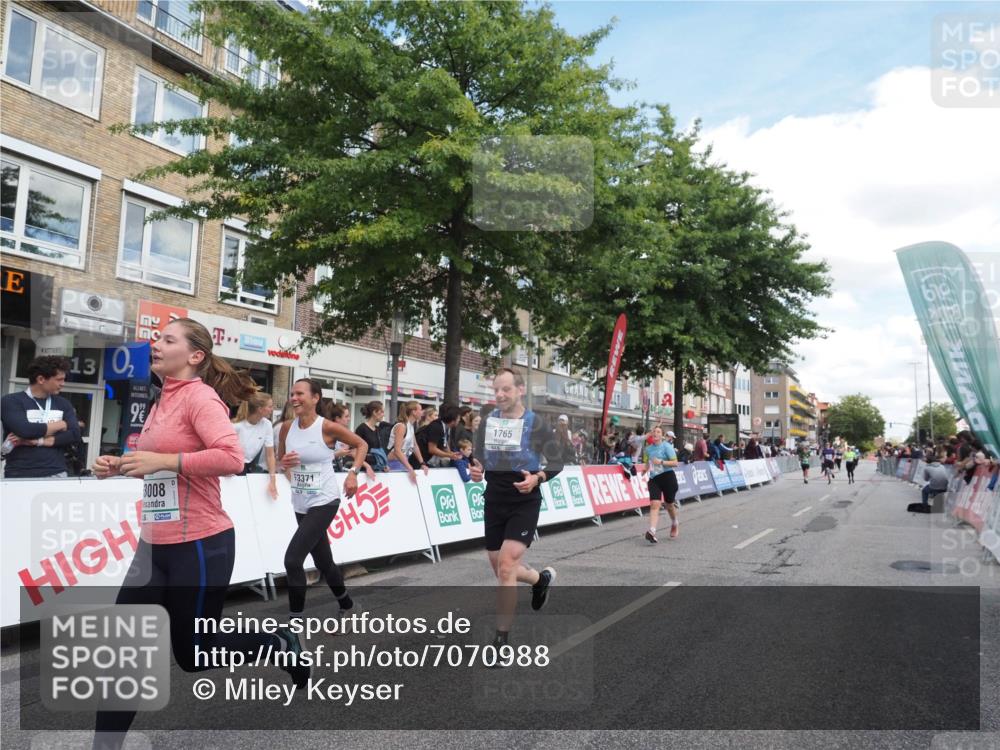 15.09.2024 - PSD Bank Halbmarathon Miley Keyser http://msf.ph/oto/7070988 15.09.2024 12:24:22 Ziel 1765, 1997, 2081, 2527, 3008, 3256, 3339, 3371, 3452, 3543 meine-sportfotos.de