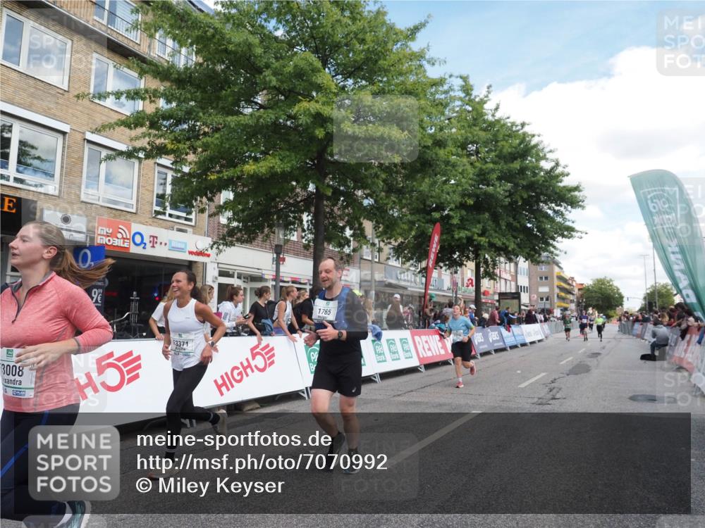 15.09.2024 - PSD Bank Halbmarathon Miley Keyser http://msf.ph/oto/7070992 15.09.2024 12:24:23 Ziel 1765, 1997, 2081, 2527, 3008, 3256, 3339, 3371, 3452, 3543 meine-sportfotos.de