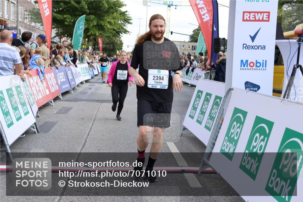 15.09.2024 - PSD Bank Halbmarathon Strokosch-Dieckow http://msf.ph/oto/7071010 15.09.2024 12:23:14 Ziel 2394, 3219, 3361 meine-sportfotos.de
