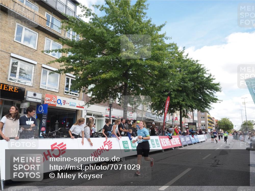 15.09.2024 - PSD Bank Halbmarathon Miley Keyser http://msf.ph/oto/7071029 15.09.2024 12:24:24 Ziel 1765, 1997, 2081, 2527, 3008, 3256, 3339, 3371, 3452, 3543 meine-sportfotos.de