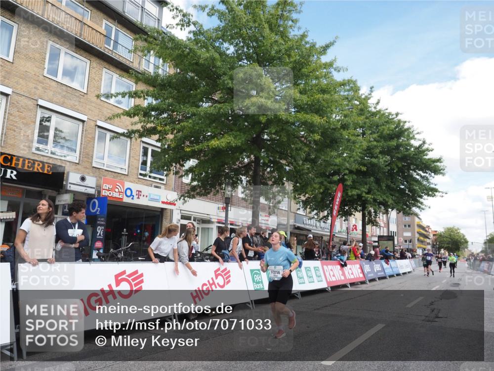 15.09.2024 - PSD Bank Halbmarathon Miley Keyser http://msf.ph/oto/7071033 15.09.2024 12:24:24 Ziel 1765, 1997, 2081, 2527, 3008, 3256, 3339, 3371, 3452, 3543 meine-sportfotos.de