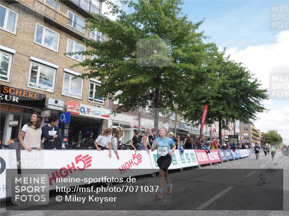 15.09.2024 - PSD Bank Halbmarathon Miley Keyser http://msf.ph/oto/7071037 15.09.2024 12:24:24 Ziel 1765, 1997, 2081, 2527, 3008, 3256, 3339, 3371, 3452, 3543 meine-sportfotos.de