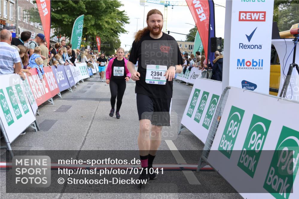 15.09.2024 - PSD Bank Halbmarathon Strokosch-Dieckow http://msf.ph/oto/7071041 15.09.2024 12:23:14 Ziel 2394, 3219, 3361 meine-sportfotos.de