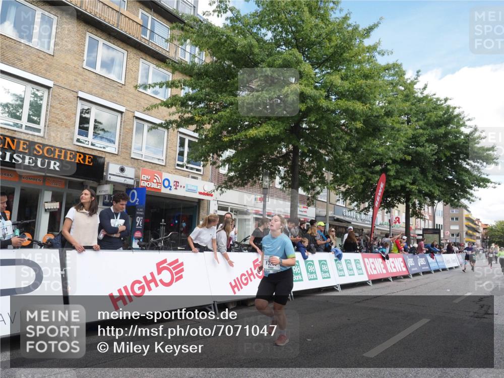 15.09.2024 - PSD Bank Halbmarathon Miley Keyser http://msf.ph/oto/7071047 15.09.2024 12:24:24 Ziel 1765, 1997, 2081, 2527, 3008, 3256, 3339, 3371, 3452, 3543 meine-sportfotos.de