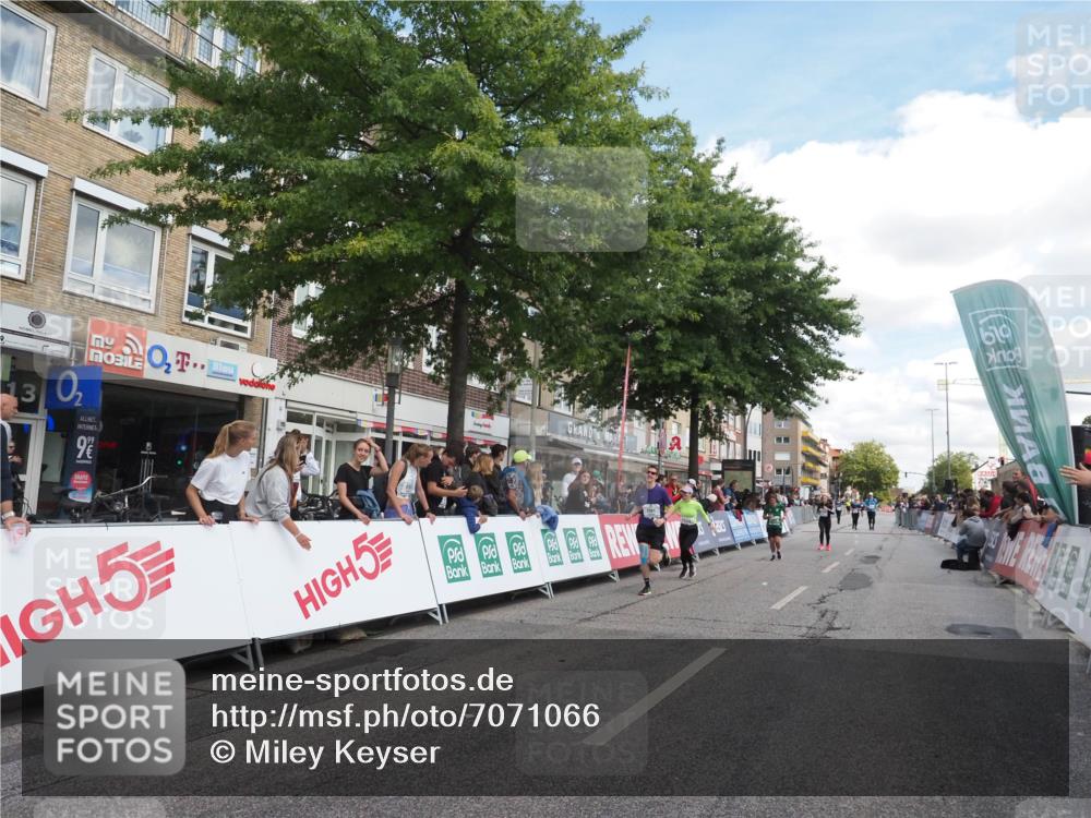 15.09.2024 - PSD Bank Halbmarathon Miley Keyser http://msf.ph/oto/7071066 15.09.2024 12:24:28 Ziel 988, 1765, 1997, 2081, 3008, 3218, 3256, 3339, 3371 meine-sportfotos.de